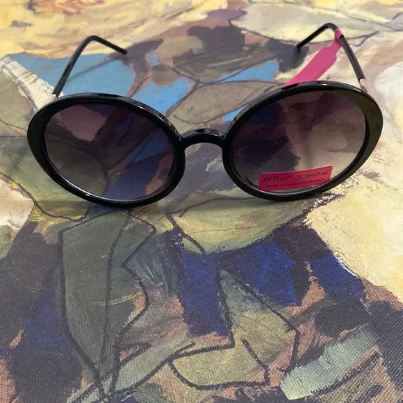 Betsey Johnson Sunglasses - Picture 1 of 5